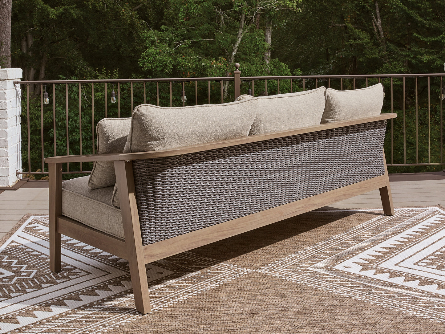 Harmony Headlands Sofa with Cushion